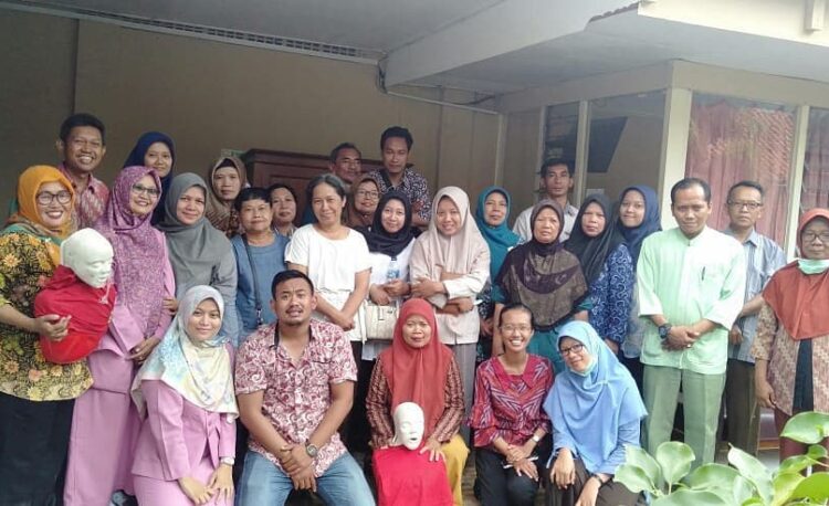 Foto bersama Petugas